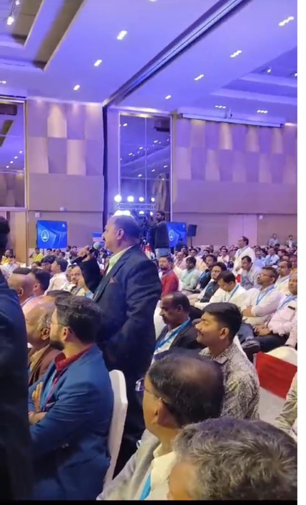 टैली कंपनी एक्सपर्ट टीम से अपनी बात रखते हुए मनीष सभरवाल ताकि और प्रभाव शील हो कस्टमर के लिएटैली इवेंट होटल ताज बेंगलोर 18-19 फरवरी 2025 बेंगलोर