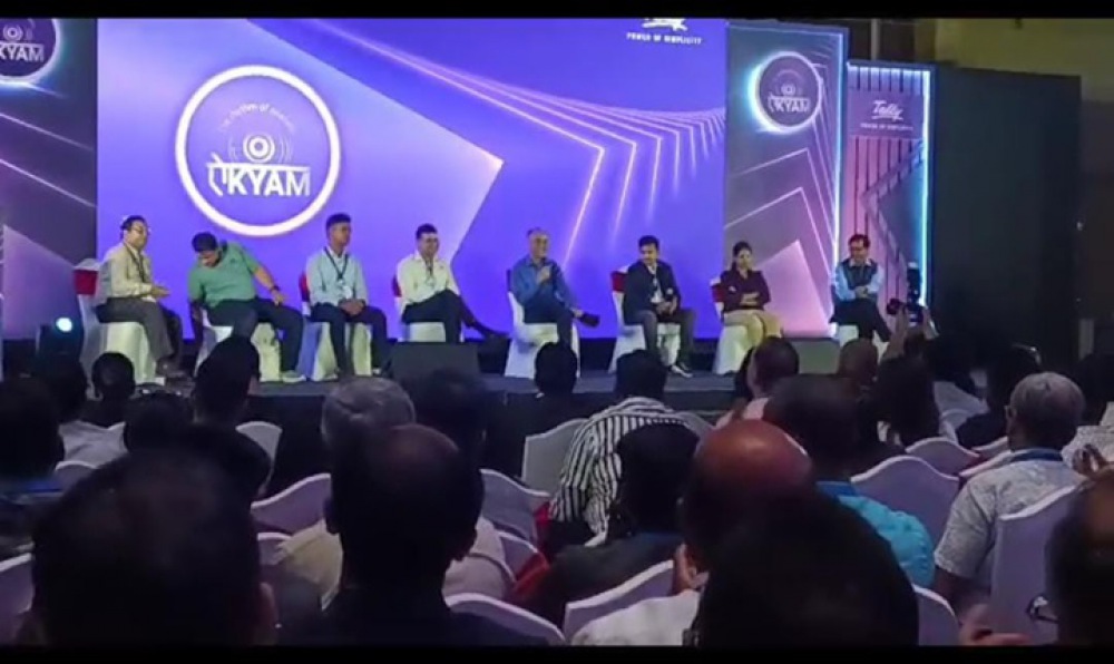 टैली कंपनी एक्सपर्ट टीम से अपनी बात रखते हुए मनीष सभरवाल ताकि और प्रभाव शील हो कस्टमर के लिएटैली इवेंट होटल ताज बेंगलोर 18-19 फरवरी 2025 बेंगलोर